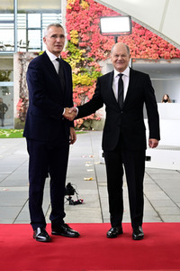 Empfang von Jens Stoltenberg im Kanzleramt in Berlin