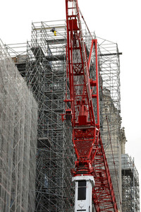 Wiederaufbau der zerstörten Kathedrale Notre-Dame de Paris