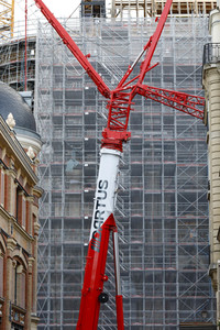 Wiederaufbau der zerstörten Kathedrale Notre-Dame de Paris