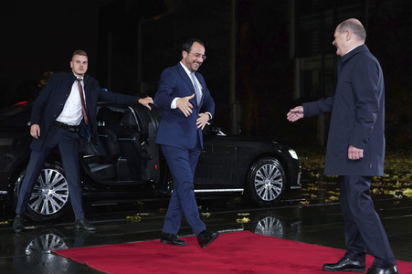 Olaf Scholz beim Empfang des Präsidenten des Europäischen Rates sowie sechs EU-Staats- und Regierungschefs in Berlin