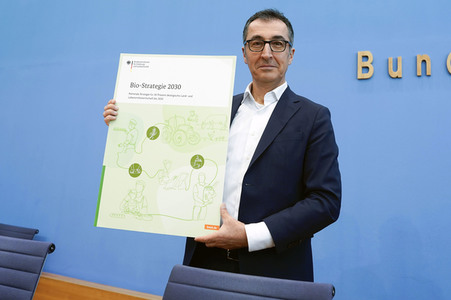 Bundespressekonferenz Bio-Strategie 2030 in Berlin
