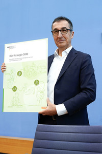 Bundespressekonferenz Bio-Strategie 2030 in Berlin