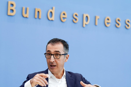 Bundespressekonferenz Bio-Strategie 2030 in Berlin