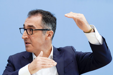 Bundespressekonferenz Bio-Strategie 2030 in Berlin