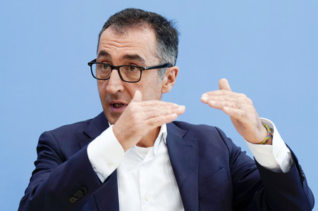 Bundespressekonferenz Bio-Strategie 2030 in Berlin