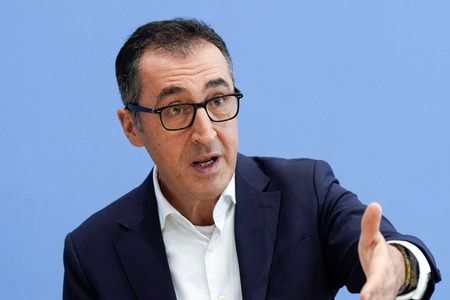 Bundespressekonferenz Bio-Strategie 2030 in Berlin