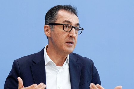 Bundespressekonferenz Bio-Strategie 2030 in Berlin