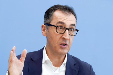 Bundespressekonferenz Bio-Strategie 2030 in Berlin