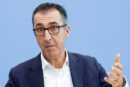 Bundespressekonferenz Bio-Strategie 2030 in Berlin