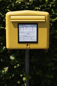 Symbolfoto Postbriefkasten