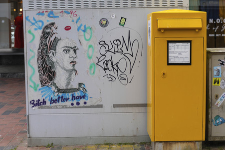 Symbolfoto Postbriefkasten