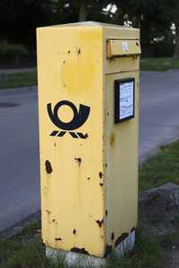 Symbolfoto Postbriefkasten