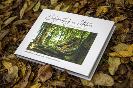 Buchproduktion 'Bodypainting in Nature - Farbige Symbiosen' in Hannover