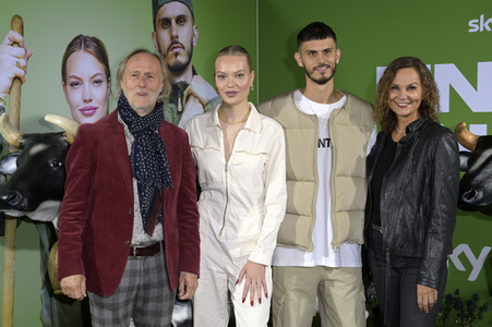 Fototermin 'Unser Hof - Mit Cheyenne und Nino' in Berlin