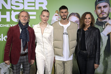 Fototermin 'Unser Hof - Mit Cheyenne und Nino' in Berlin