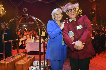 Dinner-Theater Premiere 'teatro - menu by Käfer' in München