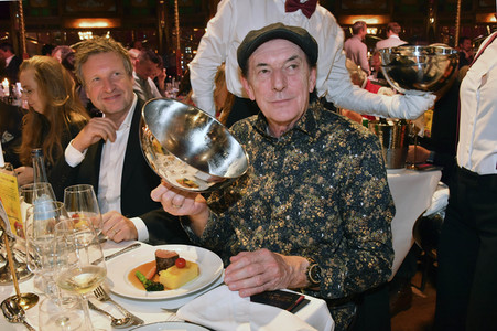 Dinner-Theater Premiere 'teatro - menu by Käfer' in München