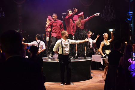 Dinner-Theater Premiere 'teatro - menu by Käfer' in München