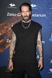 Weltpremiere der Produktion 'Legenden des Nachthimmels' in Berlin