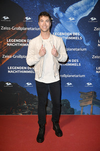 Weltpremiere der Produktion 'Legenden des Nachthimmels' in Berlin