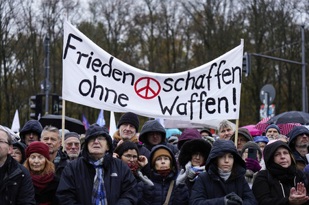 Friedensdemonstration vor dem Brandenburger Tor in Berlin