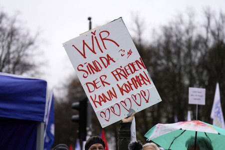 Friedensdemonstration vor dem Brandenburger Tor in Berlin
