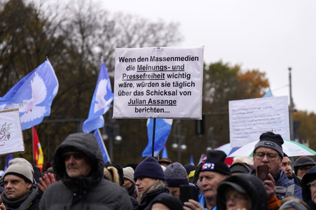 Friedensdemonstration vor dem Brandenburger Tor in Berlin