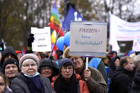 Friedensdemonstration vor dem Brandenburger Tor in Berlin