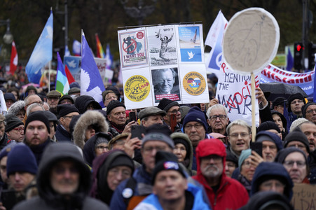 Friedensdemonstration vor dem Brandenburger Tor in Berlin