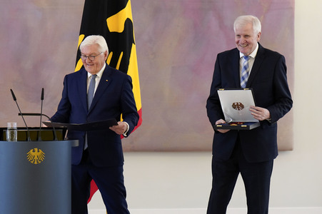 Verleihung des Verdienstordens der Bundesrepublik Deutschland an Ministerpräsidentinnen und Ministerpräsidenten in Berlin