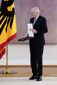 Verleihung des Verdienstordens der Bundesrepublik Deutschland an Ministerpräsidentinnen und Ministerpräsidenten in Berlin