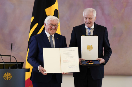 Verleihung des Verdienstordens der Bundesrepublik Deutschland an Ministerpräsidentinnen und Ministerpräsidenten in Berlin