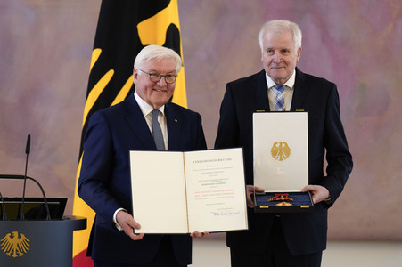 Verleihung des Verdienstordens der Bundesrepublik Deutschland an Ministerpräsidentinnen und Ministerpräsidenten in Berlin