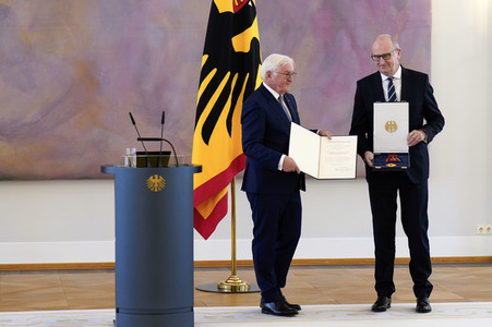 Verleihung des Verdienstordens der Bundesrepublik Deutschland an Ministerpräsidentinnen und Ministerpräsidenten in Berlin
