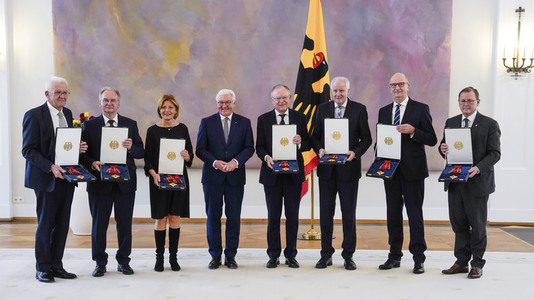 Verleihung des Verdienstordens der Bundesrepublik Deutschland an Ministerpräsidentinnen und Ministerpräsidenten in Berlin