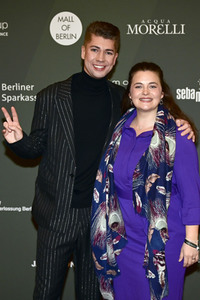 Strassenfeger Charity Aktion 2023 by Maximilian Seitz in Berlin
