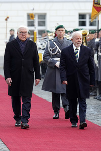 Begrüßung des Präsidenten von Brasilien mit militärischen Ehren in Berlin