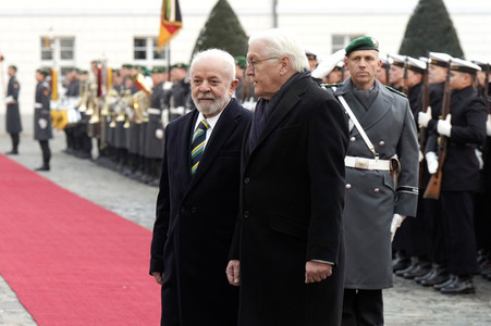 Begrüßung des Präsidenten von Brasilien mit militärischen Ehren in Berlin