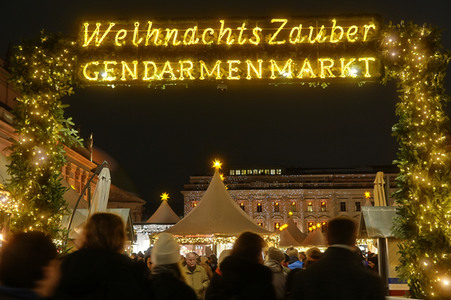 WeihnachtsZauber Gendarmenmarkt 2023 in Berlin