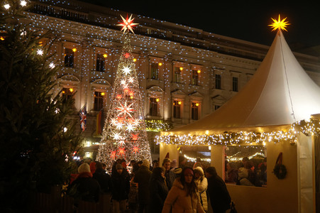 WeihnachtsZauber Gendarmenmarkt 2023 in Berlin
