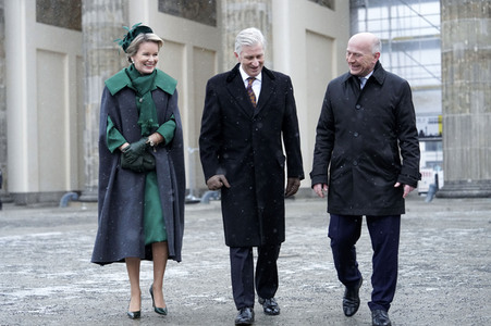 König Philippe und Königin Mathilde von Belgien am Brandenburger Tor in Berlin