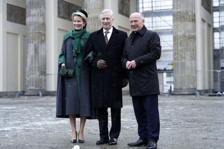 König Philippe und Königin Mathilde von Belgien am Brandenburger Tor in Berlin