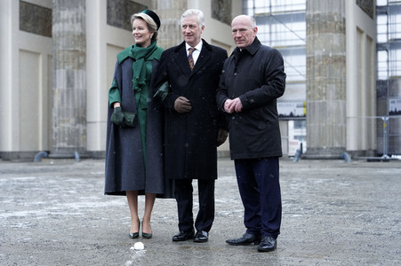 König Philippe und Königin Mathilde von Belgien am Brandenburger Tor in Berlin