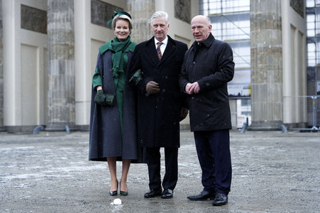 König Philippe und Königin Mathilde von Belgien am Brandenburger Tor in Berlin