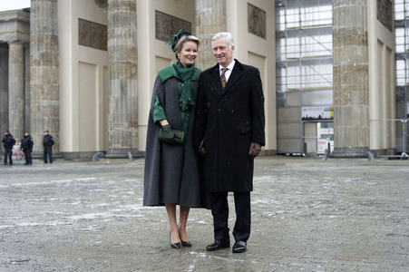 König Philippe und Königin Mathilde von Belgien am Brandenburger Tor in Berlin