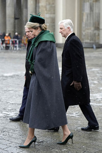 König Philippe und Königin Mathilde von Belgien am Brandenburger Tor in Berlin