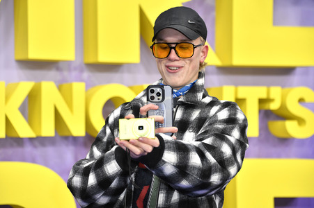 Filmpremiere 'Girl You Know It's True' in Berlin