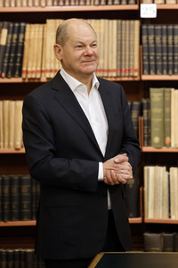 Olaf Scholz beim Besuch des Deutschen Geoforschungszentrums und des Potsdam-Instituts für Klimafolgenforschung in Potsdam