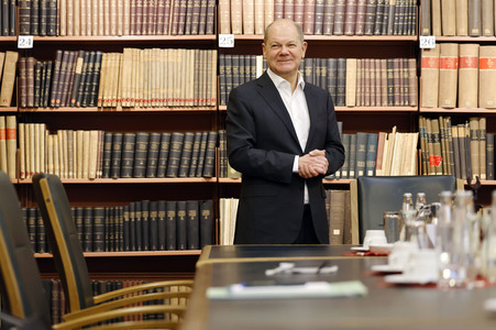 Olaf Scholz beim Besuch des Deutschen Geoforschungszentrums und des Potsdam-Instituts für Klimafolgenforschung in Potsdam