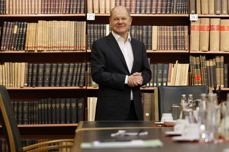 Olaf Scholz beim Besuch des Deutschen Geoforschungszentrums und des Potsdam-Instituts für Klimafolgenforschung in Potsdam